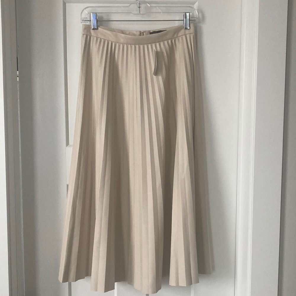 Pleated Imitation Leather ,size-0, Cream. Waist is about -29”. Machine washable